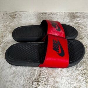 Nike Benassi JDI Red Black Slides Sandals Men’s 7 Women’s 8.5 EU 40
